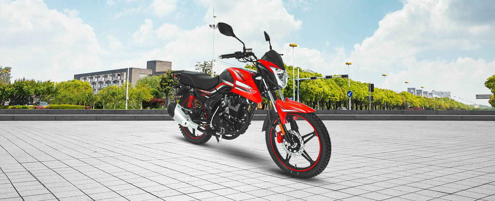 Moto utilitaria KINGFOX 150 en la pista